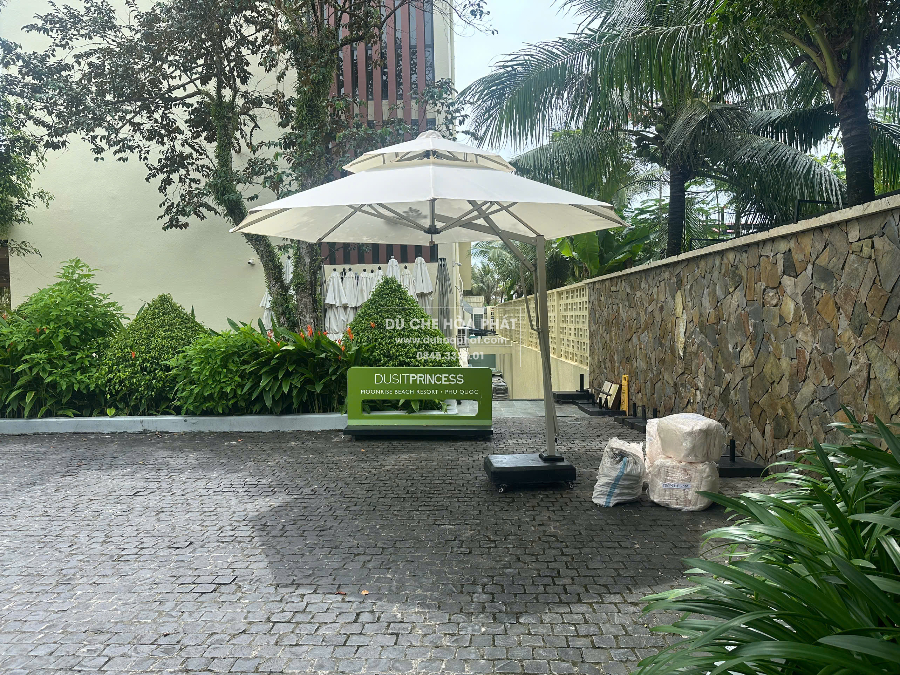 Dù lệch tâm ngoài trời