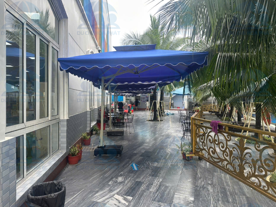 Dù lệch tâm ngoài trời